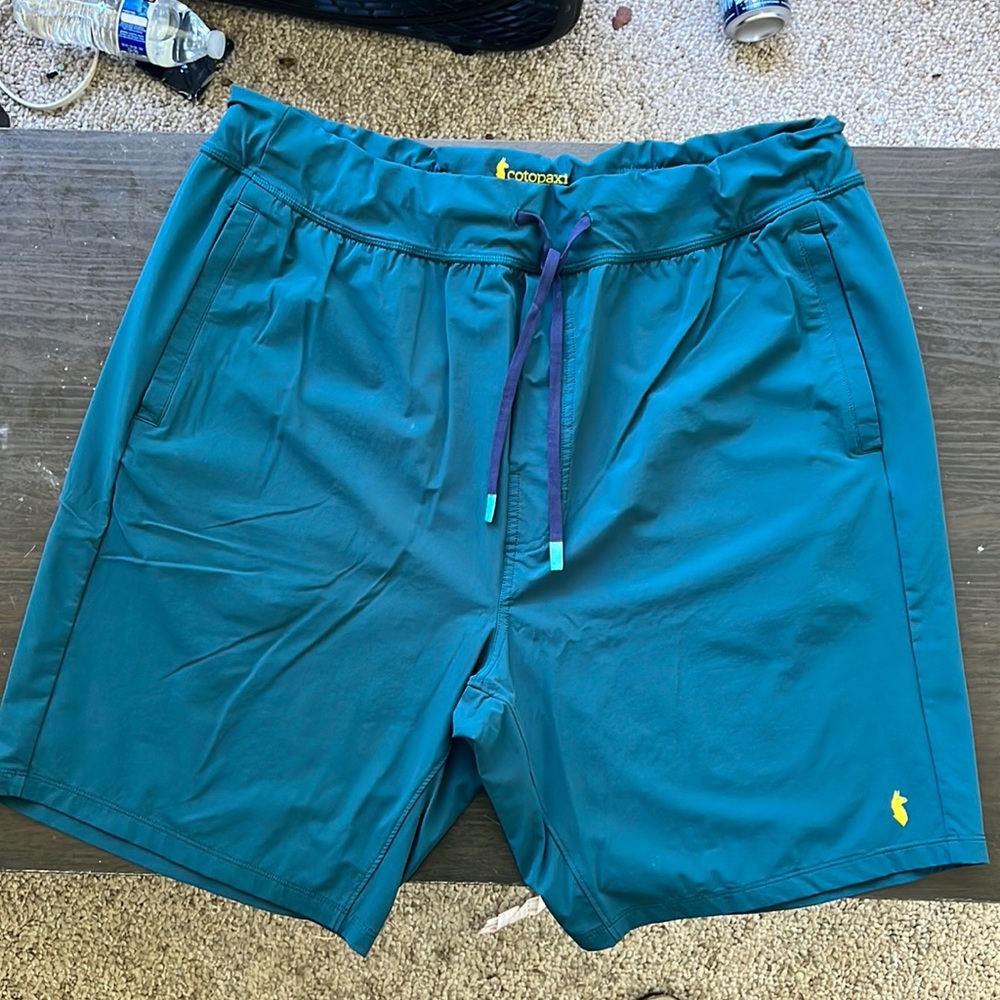 Cotopaxi shorts size xl
